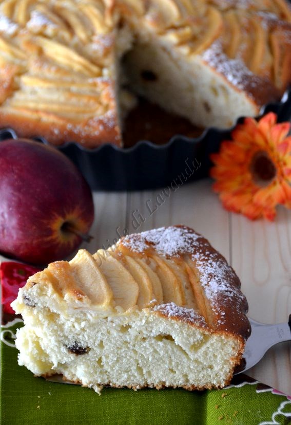 Torta di mele e uvetta