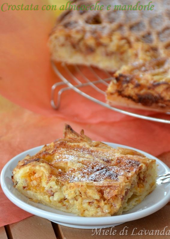 Crostata con albicocche e mandorle