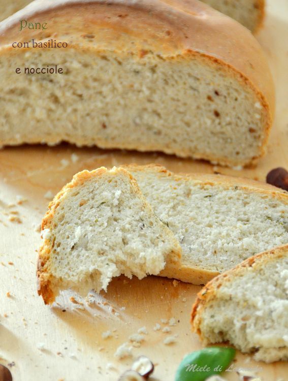 pane con basilico e nocciole