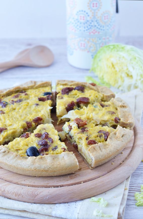 Quiche con verza e uvetta