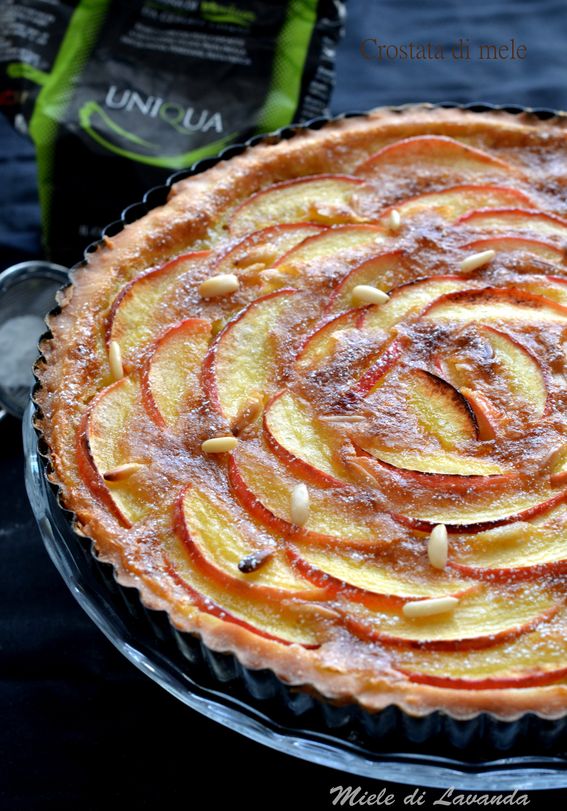 Oggi crostata di mele una ricetta dolce. Infatti vi presento una crostata di mele dal gusto delicato e deciso.