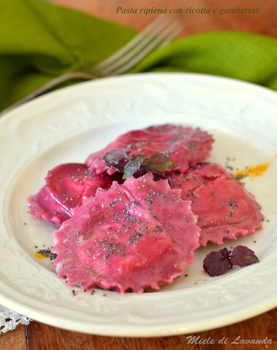 Pasta ripiena con ricotta e gamberetti