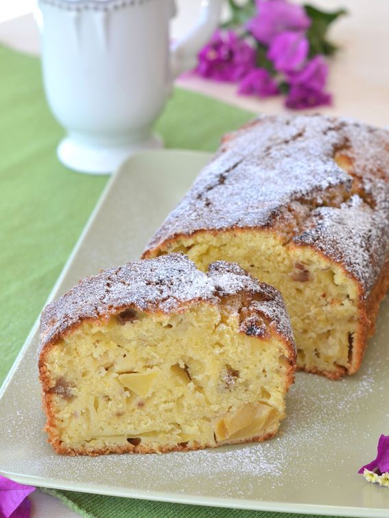 Plumcake con mele mandorle e yogurt