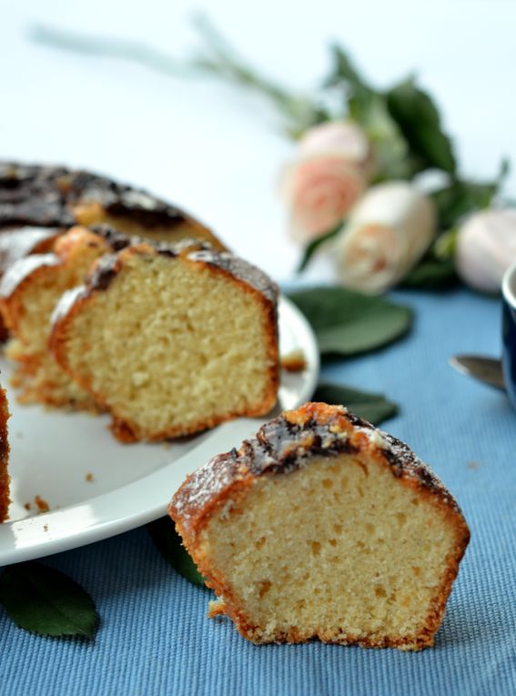 Ciambella allo yogurt senza burro con banana e cacao