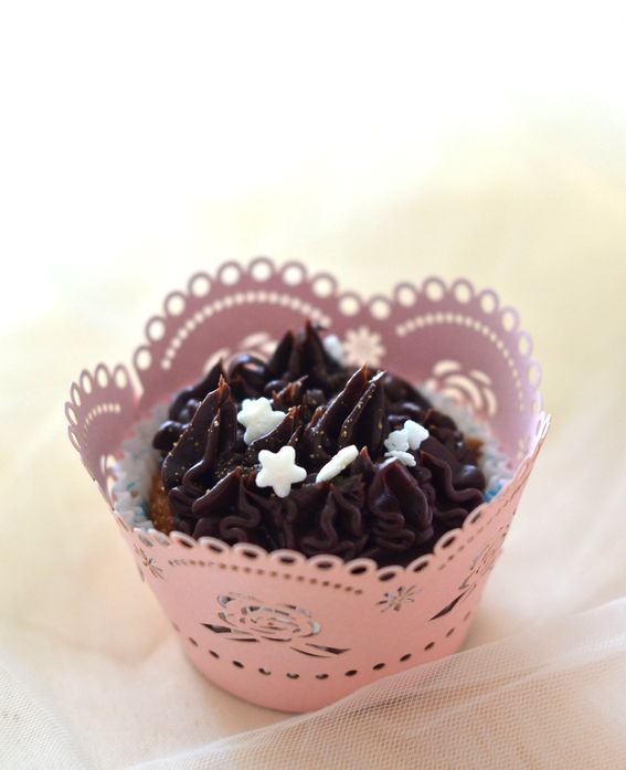 Cupcake soffici al cacao con frosting al cioccolato