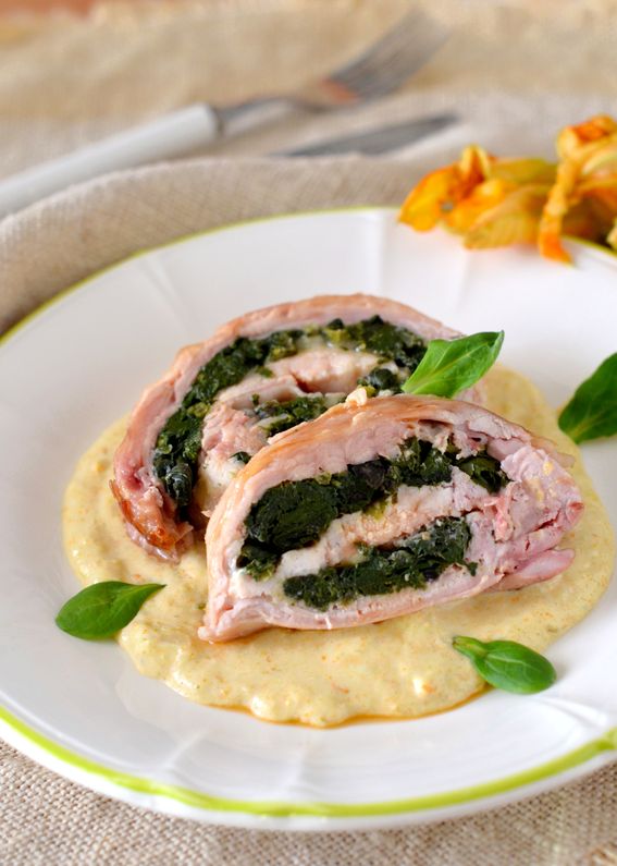 Rollatina di coniglio con bietola su crema di formaggino e fiori di zucchina