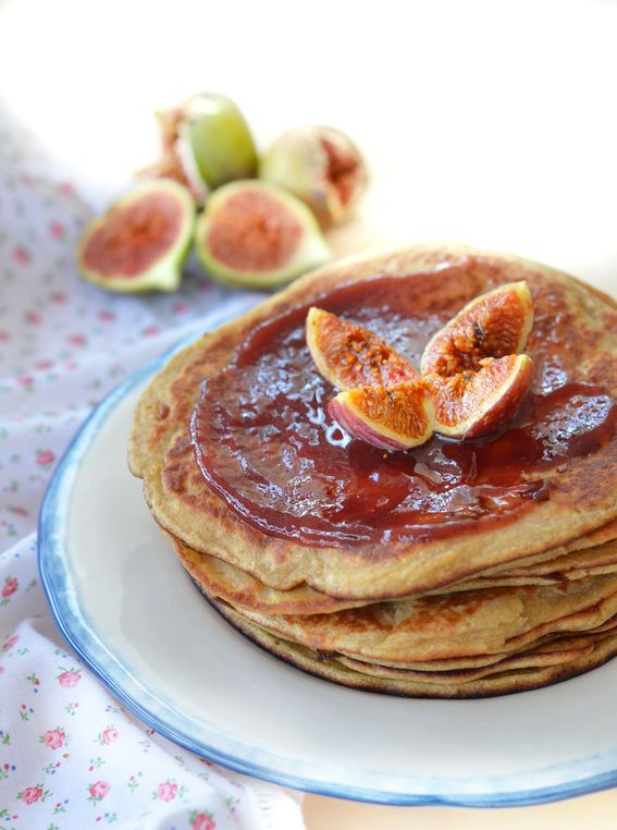 Pancake ai fichi con farina di avena e yogurt senza burro