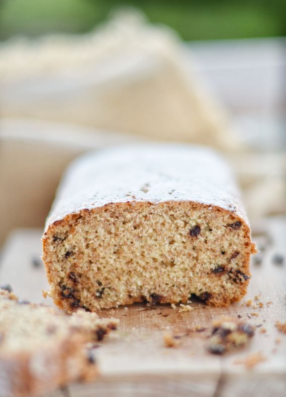 Plumcake al cocco con gocce di cioccolato e yogurt