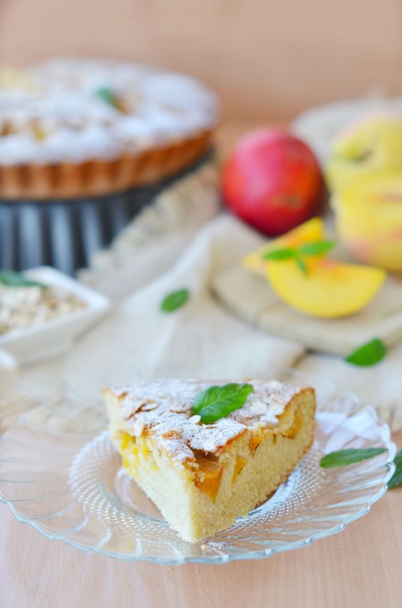 Torta di pesche e yogurt con fiocchi di avena senza burro