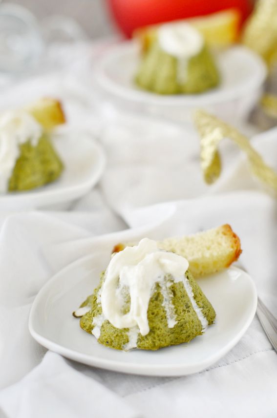 Flan di cime di rapa e stracciatella al forno con pane croccante