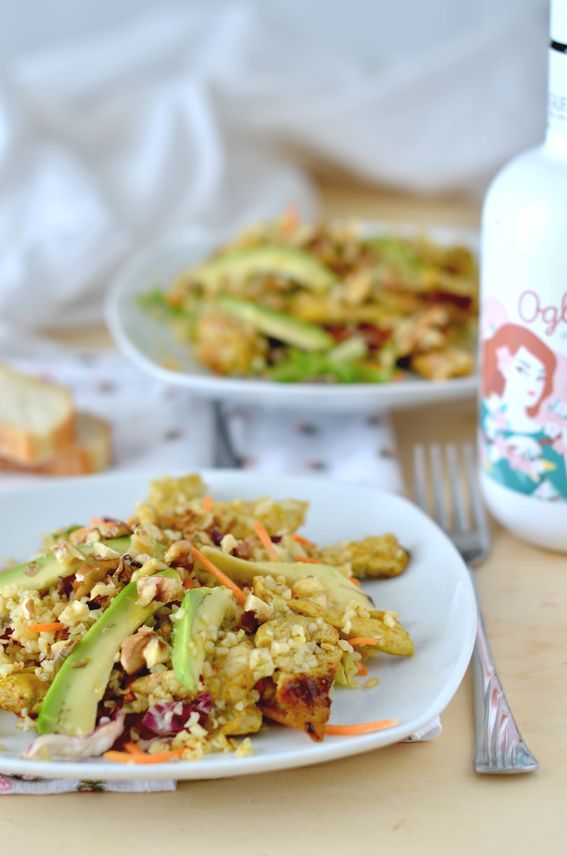 Insalata leggera di bulgur con pollo al curry e avocado