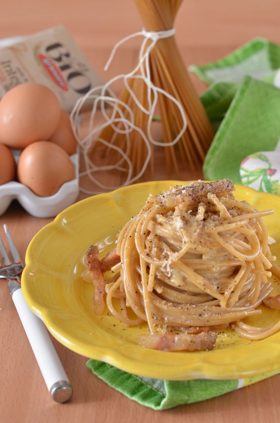 Spaghetti alla Carbonara ricetta tradizionale con guanciale