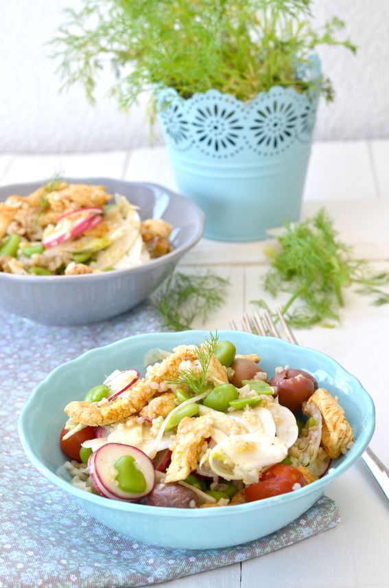 Taboulè di pollo al curry con bulgur ravanelli e fave fresche