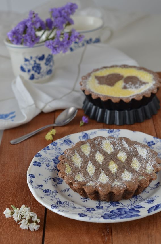 Mini crostate di pasta frolla al cacao con ricotta