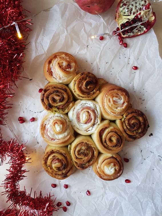 Albero di Natale di girelle con impasto pizza