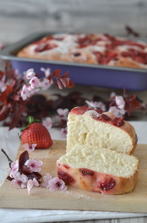 Focaccia dolce con fragole a lievitazione naturale