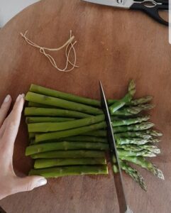 Trofie con asparagi olive taggiasche pomodorini e ricotta marzotica