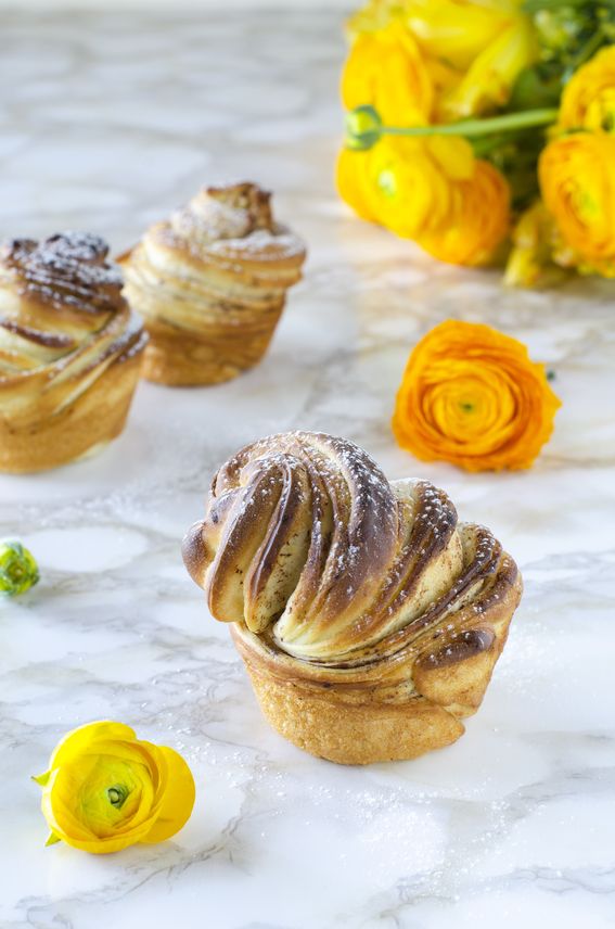 Cruffin brioche sfogliata arrotolata e profumata all arancia