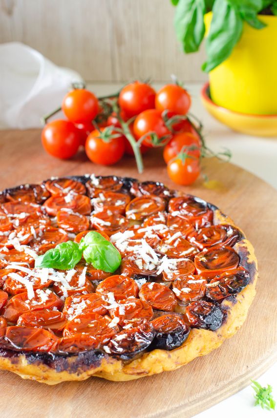 Tatin salata con patate pomodorini e crema di ricotta