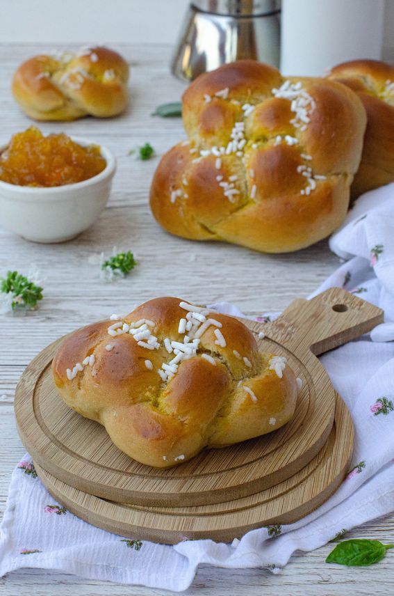 Brioche dolce con 4 capi intrecciati a panetto senza burro