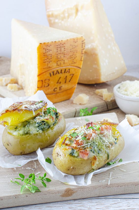 Patate al forno con cotto mozzarella e Parmigiano Reggiano