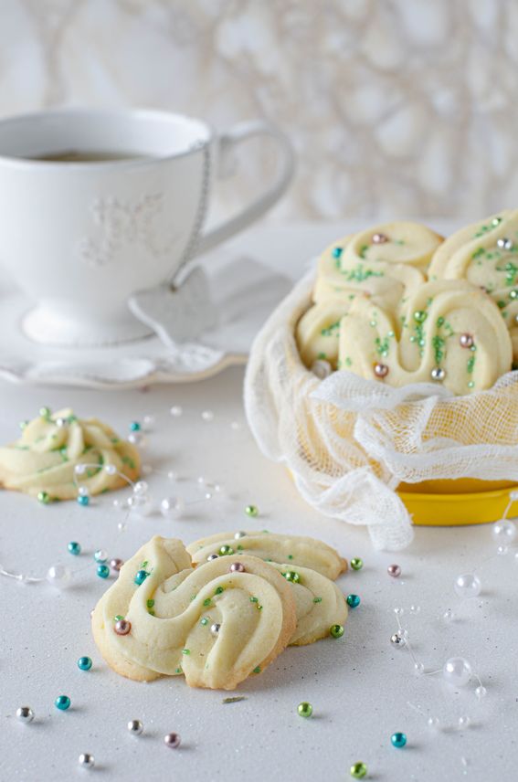 Biscotti di pasta frolla montata alla vaniglia