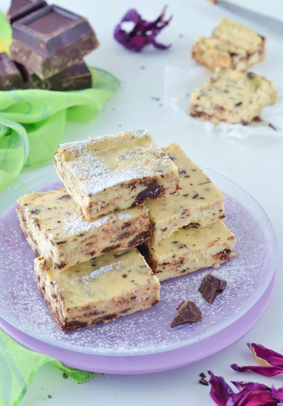 Quadrotti di ricotta con gocce di cioccolato senza farina