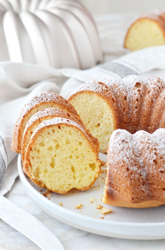 Ciambella soffice con ricotta e limone senza burro