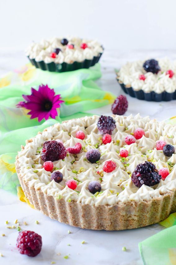 Crostata senza cottura con crema al pistacchio