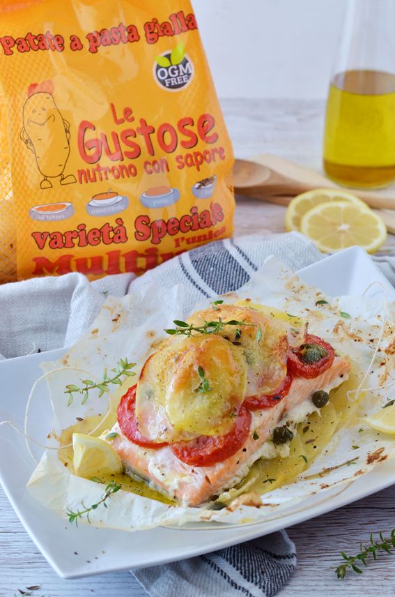 Salmone in crosta di patate al cartoccio 