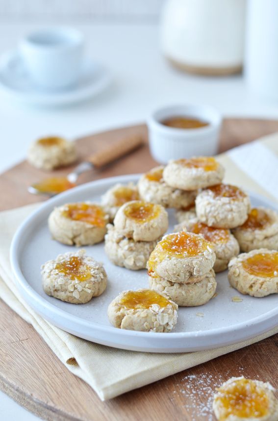 Biscotti semi integrali senza burro con confettura e fiocchi d’avena