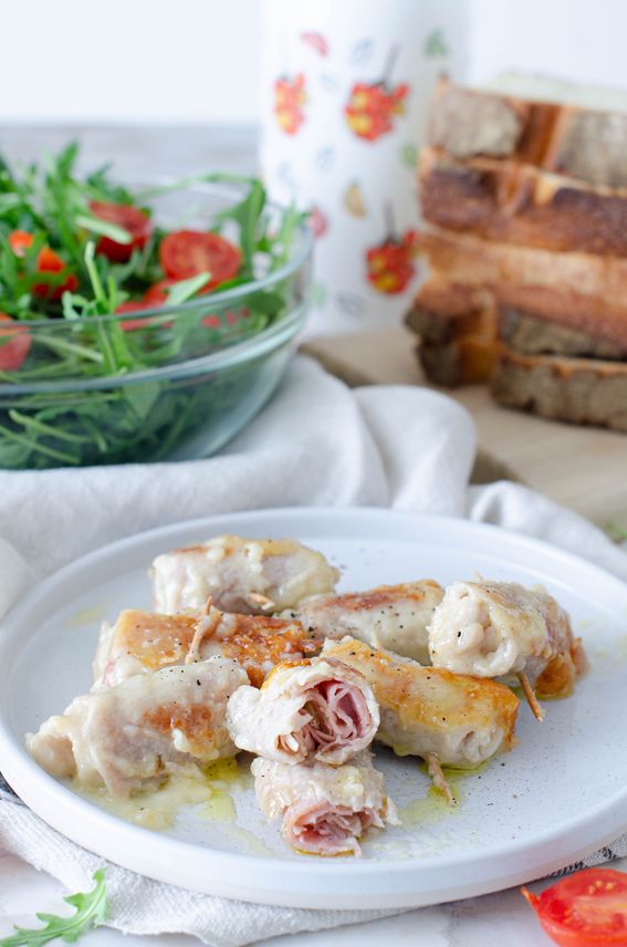 Involtini alla birra ripieni di prosciutto e formaggio cotti in padella