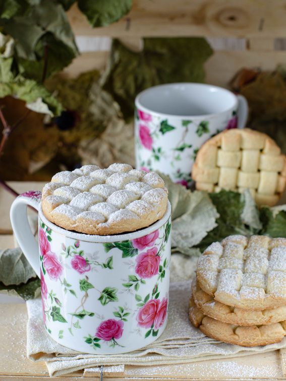 Biscotti copri tazza di pasta frolla sablè