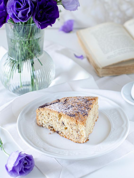 Torta semplice stracciatella senza burro e con scaglie di cioccolato