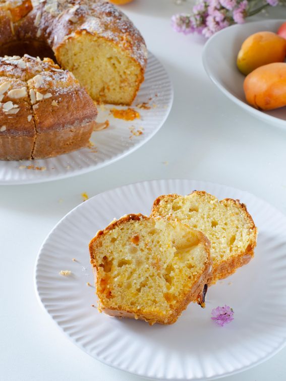 Ciambella di albicocche con yogurt senza burro