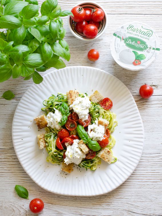 Spaghetti di zucchine con pomodorini al forno e burrata Deliziosa