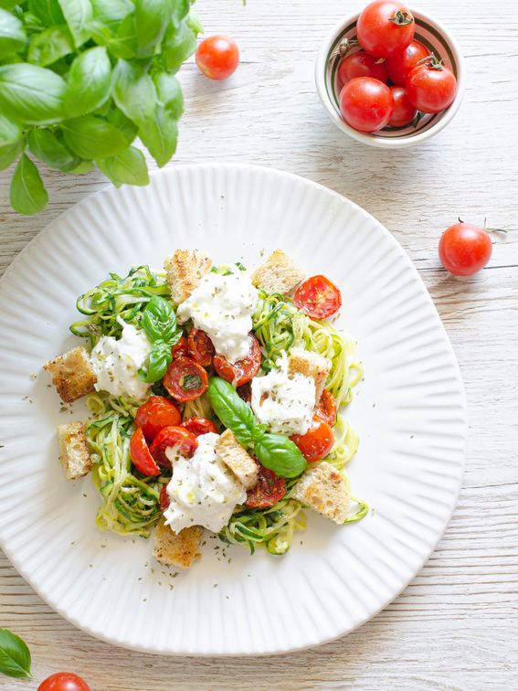 Spaghetti di zucchine con pomodorini al forno e burrata Deliziosa