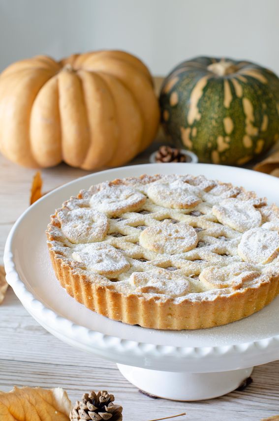 Crostata alla crema di nocciole con zucche di halloween