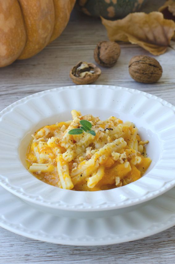 Pasta con zucca Caciocavallo di Grotta Deliziosa e noci