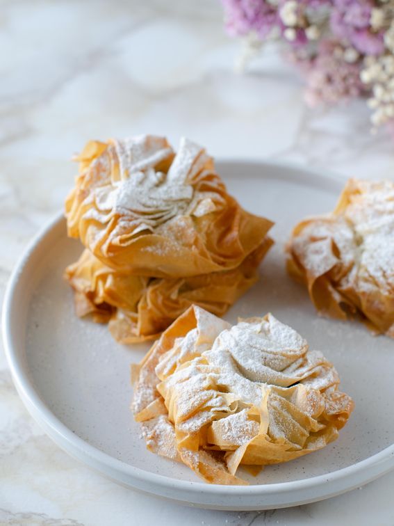 Fagottini ricci di pasta fillo con crema alle nocciole