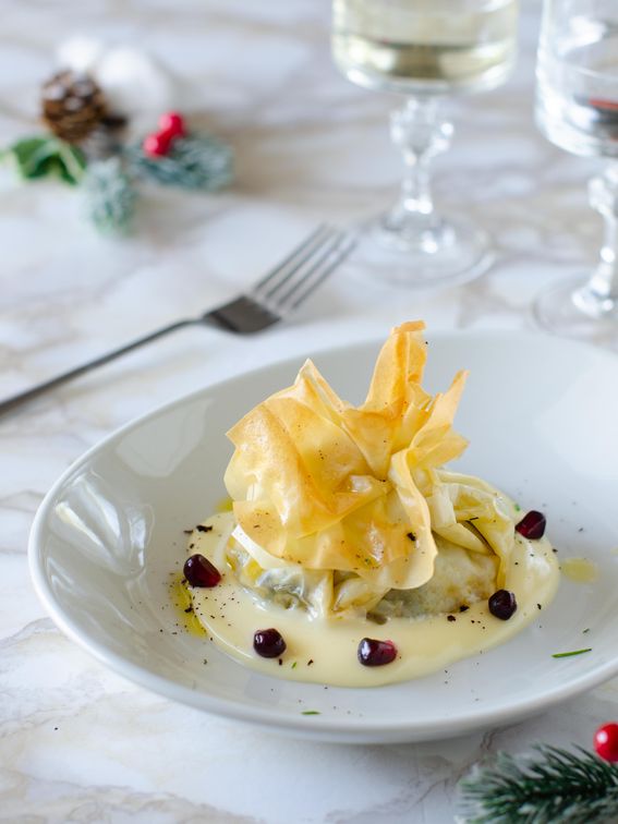 Fagottini di pasta fillo con spinaci e vitello su fonduta di caciocavallo stagionato in grotta Deliziosa