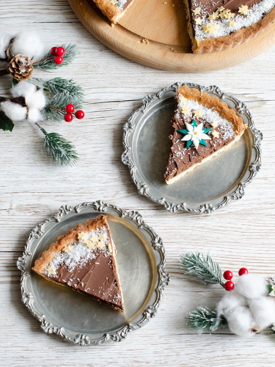 Crostata delle feste con ganache al cioccolato e cocco rapè